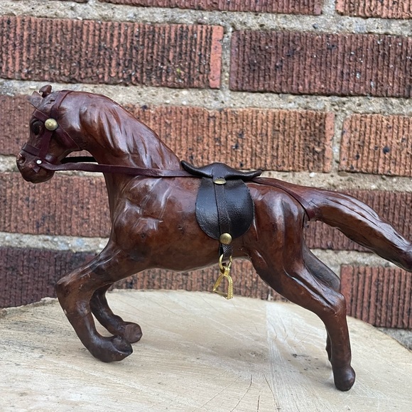 Vintage 8” Leather Wrapped Kneeling Horse Figurine, With Reins & Saddle - Picture 3 of 16